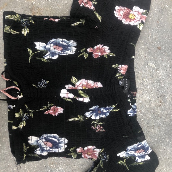 Kendall and Kyle collection off the shoulder - Picture 4 of 6